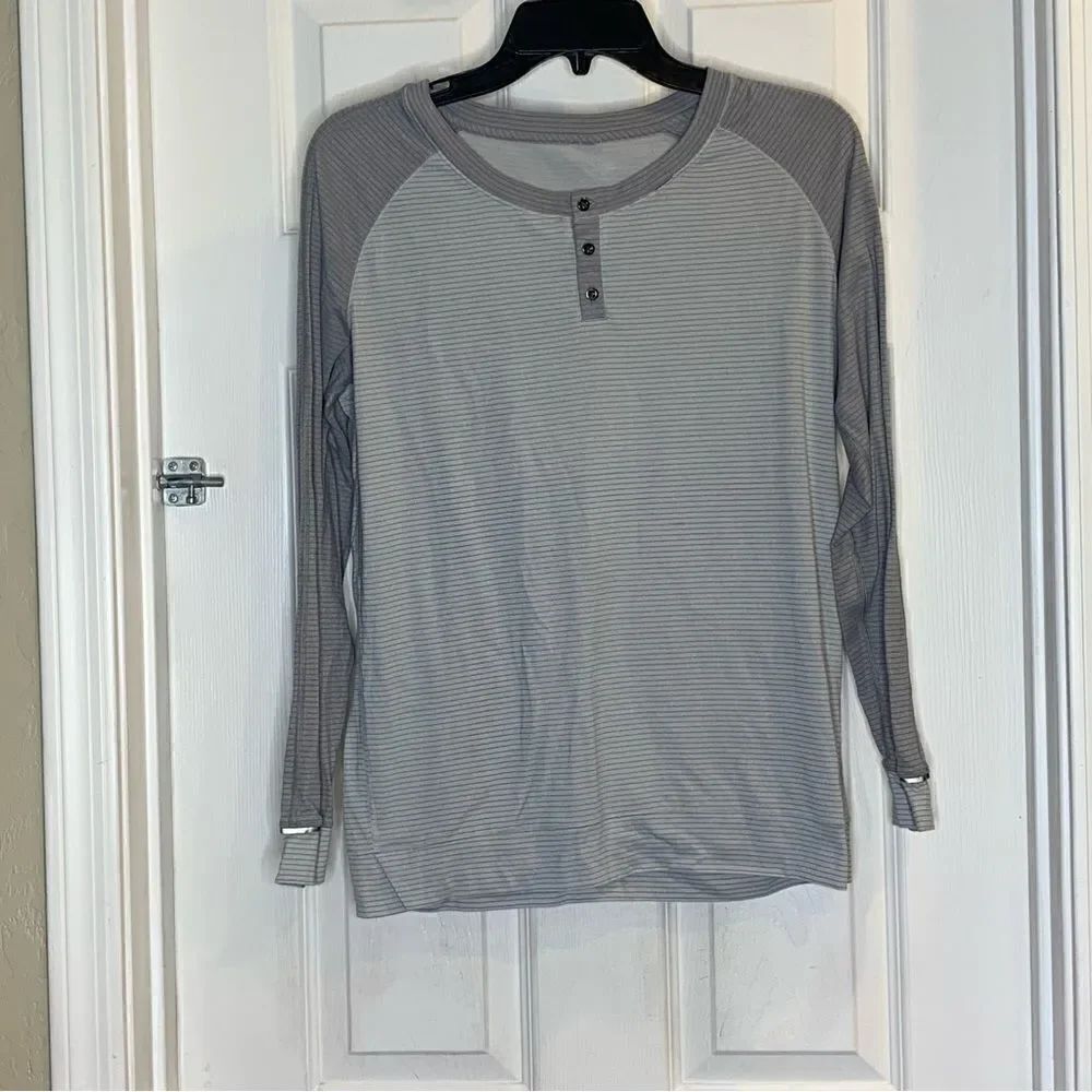 Lululemon Runamuck Long Sleeve Heathered Light Grey Heathered Size 12